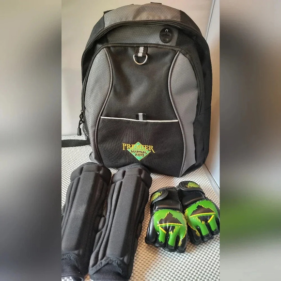 Marshal Arts Bundle: Gloves, Bookbag, Shin guards Used - Picture 1 of 6